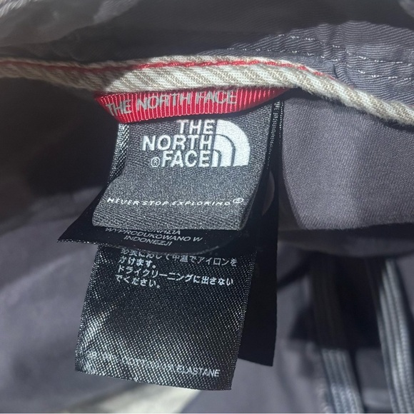 The North Face TNF Women's Dark Gray Capri Hiking Trail Cargo Pants Size 12 EUC - Picture 3 of 10